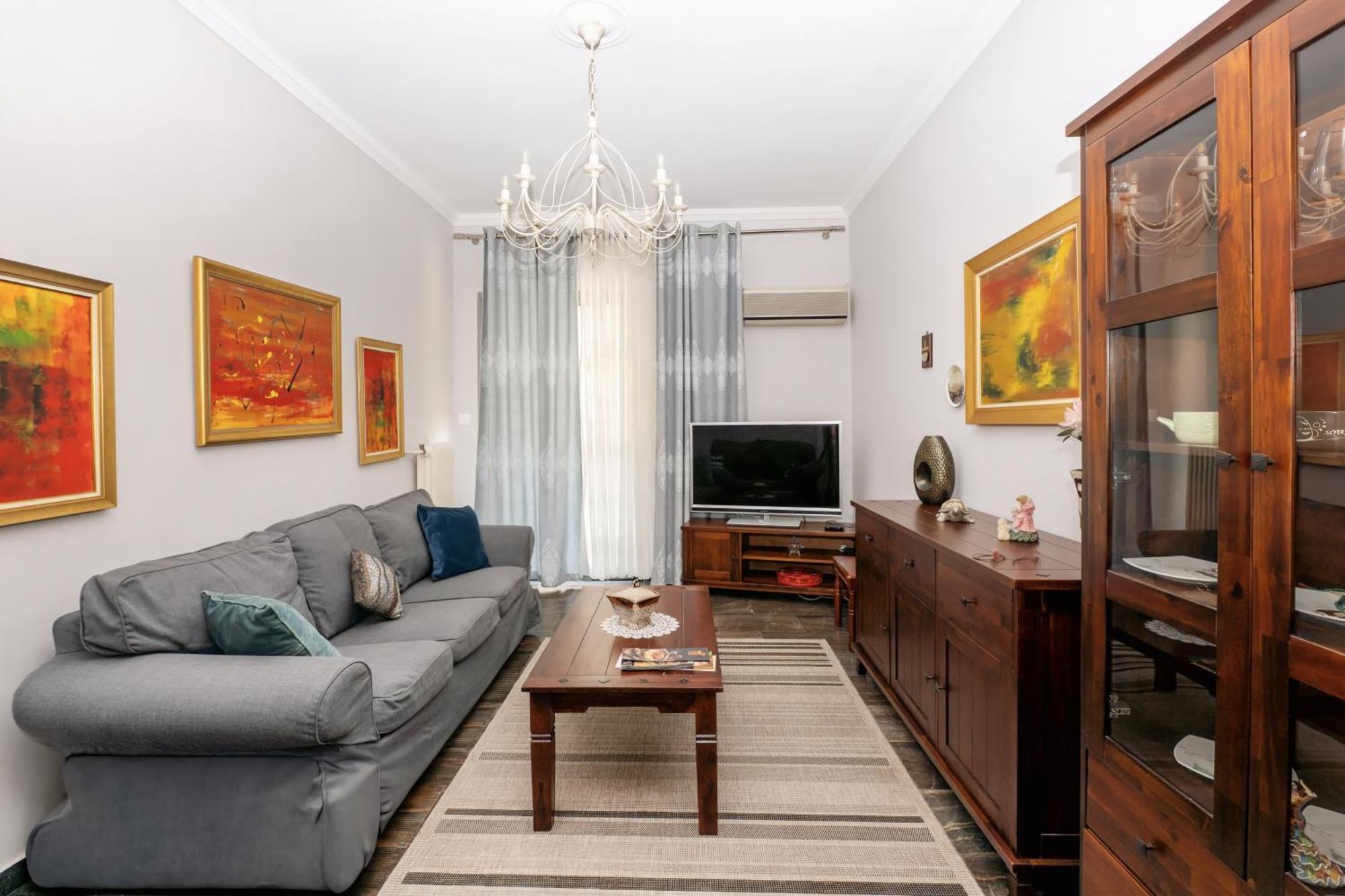 Charming & Authentic Gem - Walk To Port & Shops! Apartment Patras Bagian luar foto