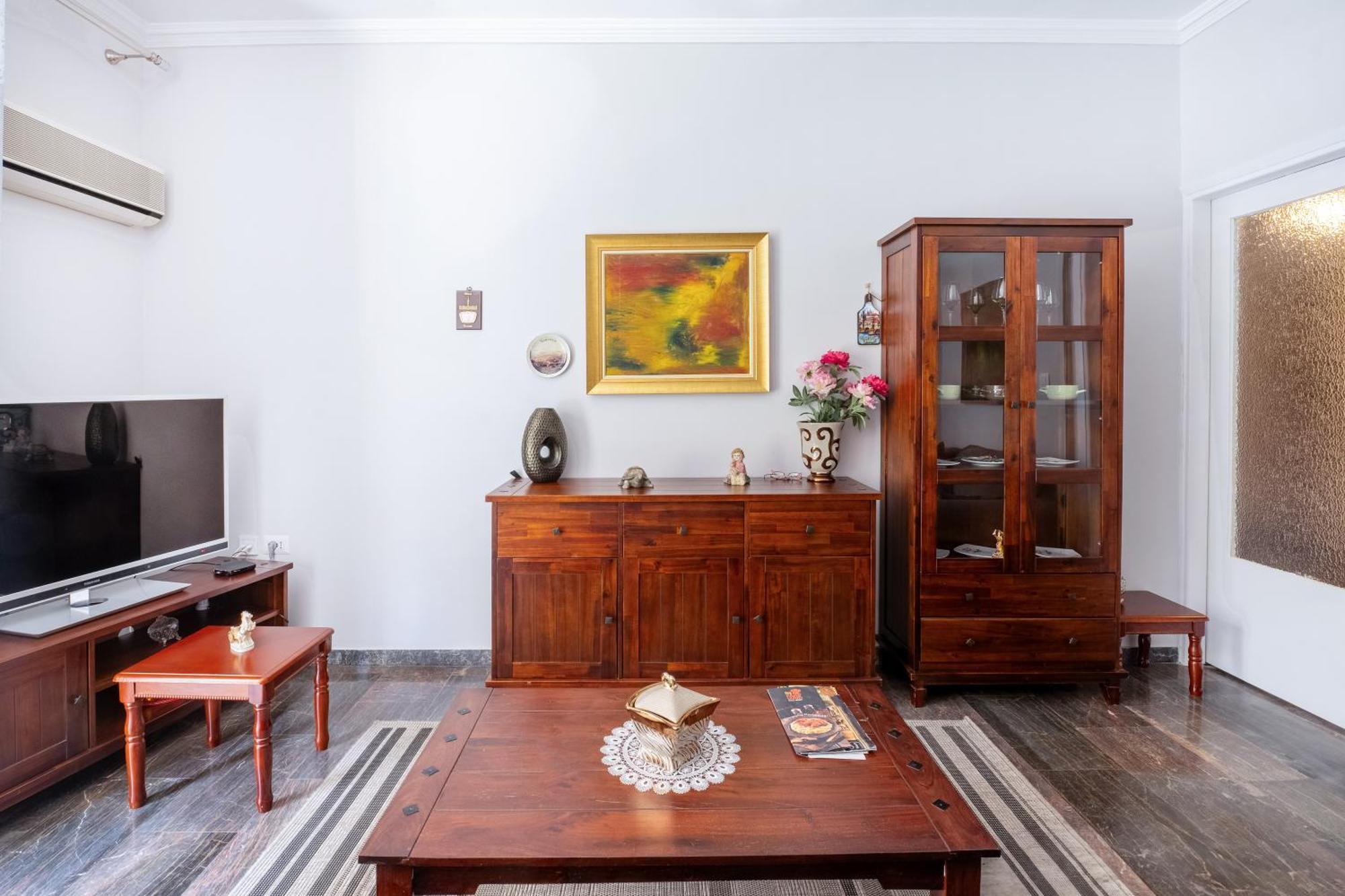 Charming & Authentic Gem - Walk To Port & Shops! Apartment Patras Bagian luar foto