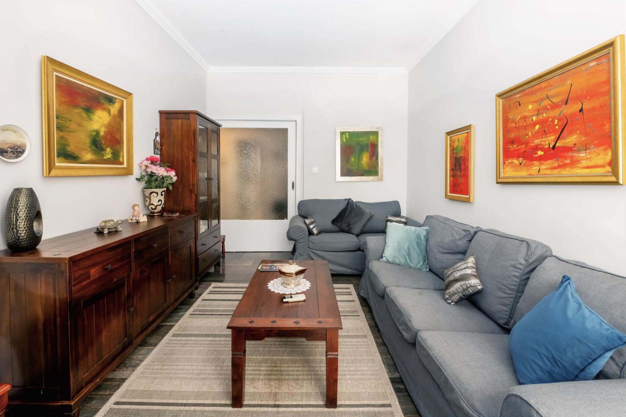 Charming & Authentic Gem - Walk To Port & Shops! Apartment Patras Bagian luar foto